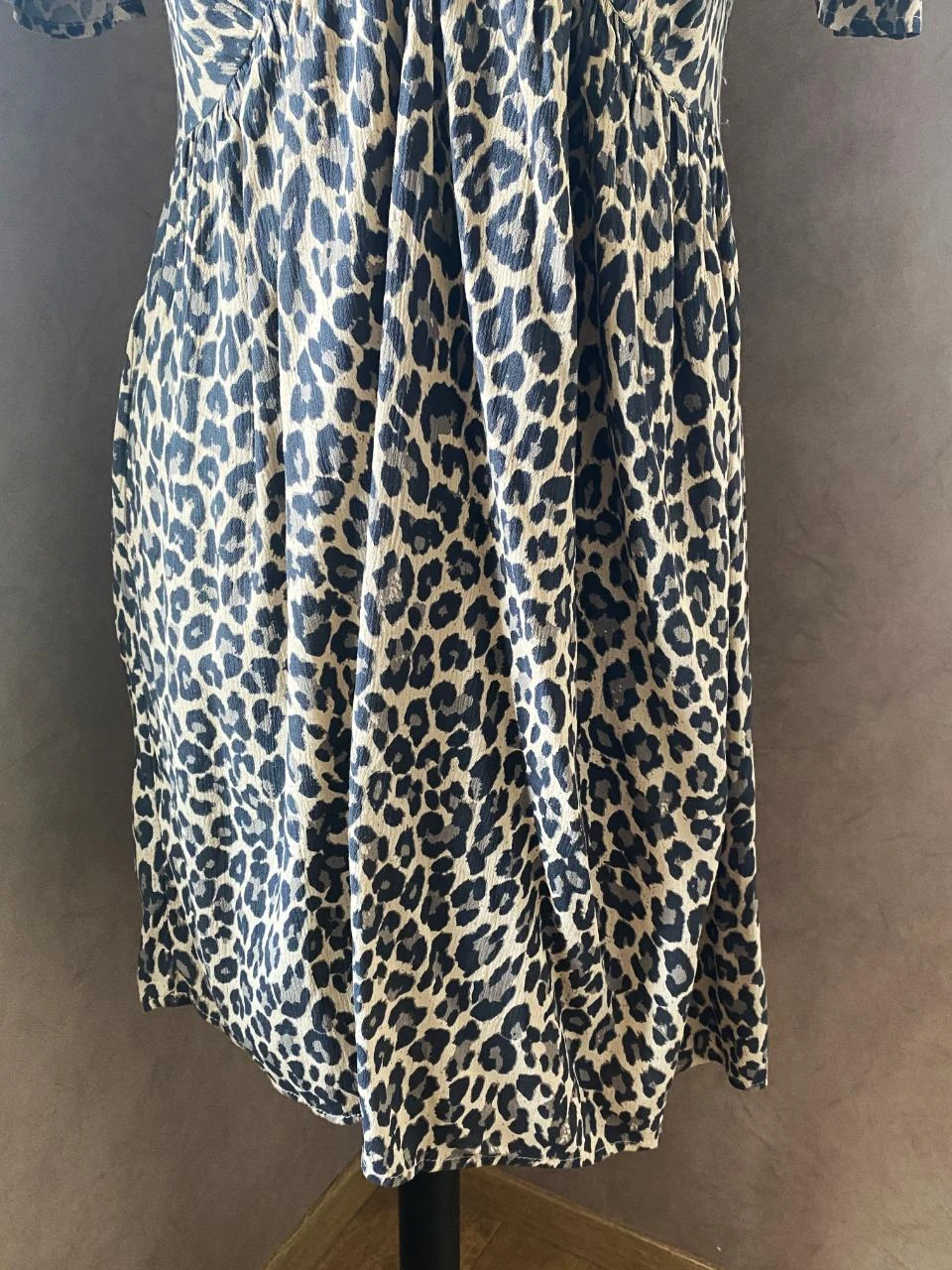 KIABI-jurk maat 34 beige & zwart luipaardprint – V-hals vloeiende bohemien-chique stijl – photo 3